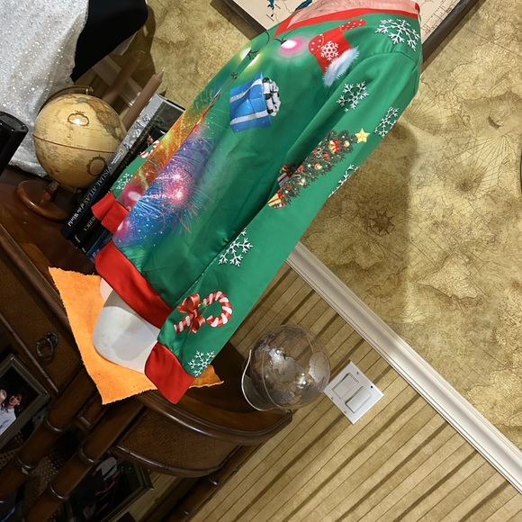 Festive Green Christmas Sweatshirt. Lightweight. XL. Nearly New. - Picture 3 of 9